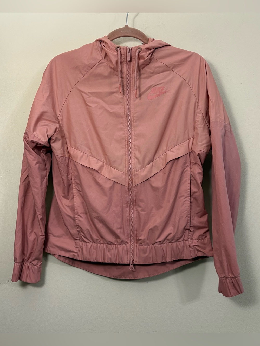 Nike Sportswear Windrunner Jacket womens S pink athletic lightweight